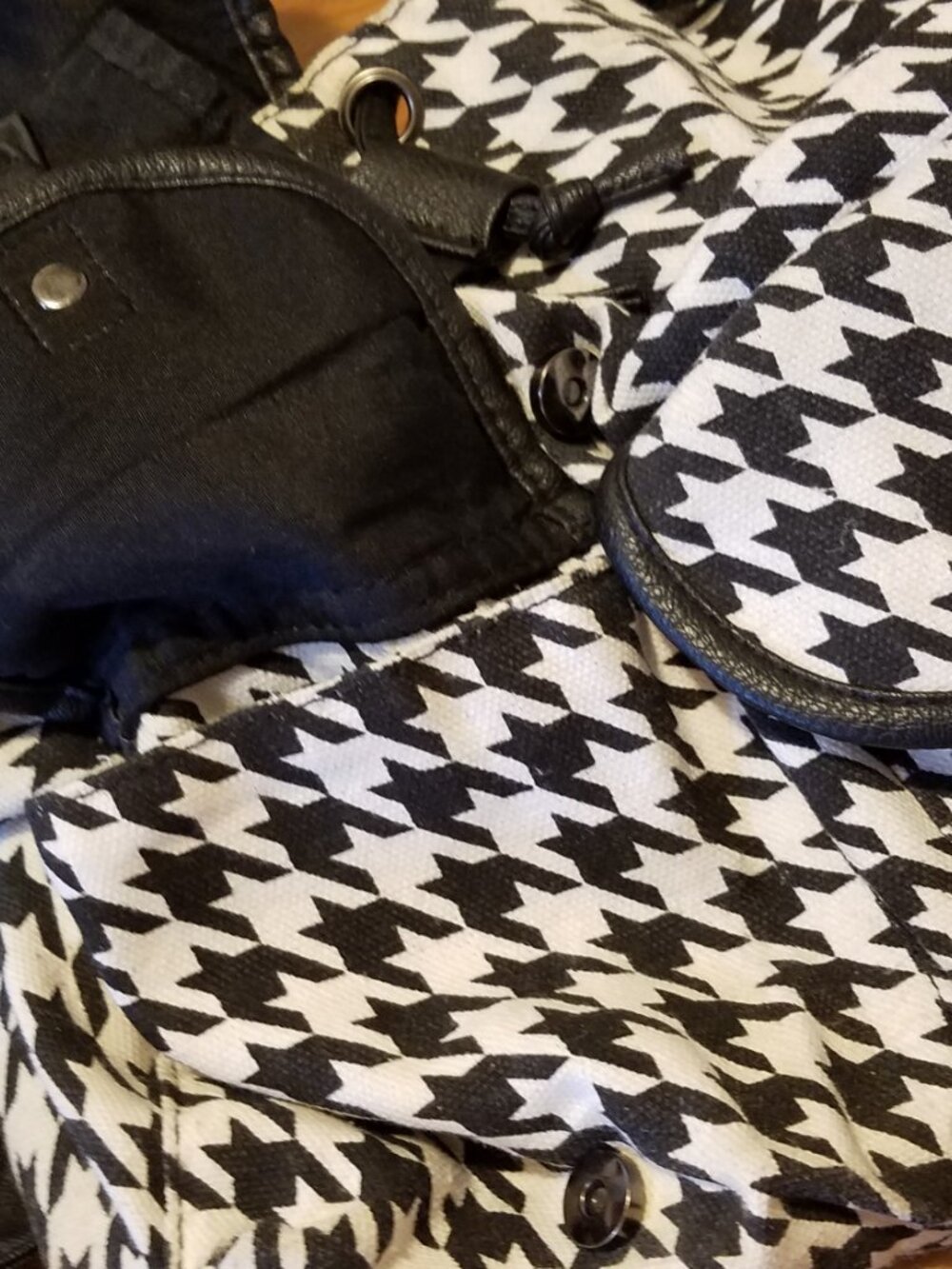 Fashionable backpack - houndstooth pattern! - Picture 12 of 15